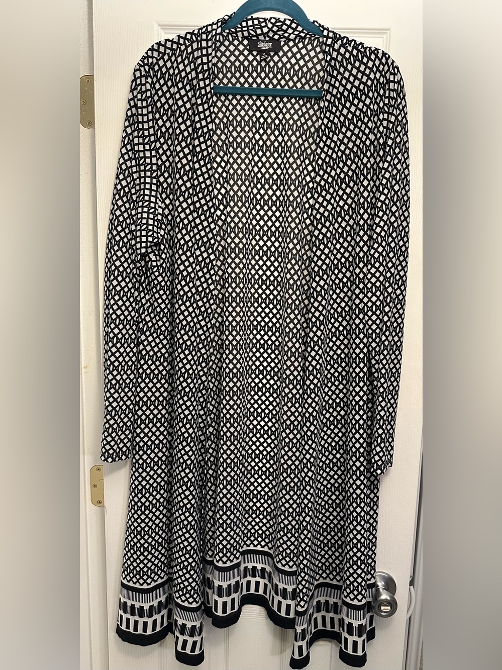 🖤🤍 Slim Factor By Investments 1X Black and White Geometric Open Front Cardigan